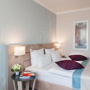 Standard Zimmer mit Kingsize-Bett auf den oberen Etagen